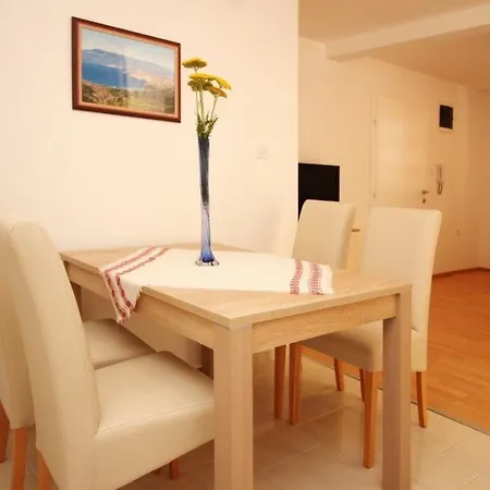 Apartment Für 4 Personen 1 Kind Ca 40 M In Baška, Kvarner Bucht Krk *