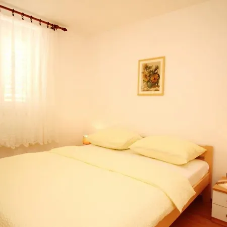 In Mit Eigener Terrasse Apartment Baska (Krk)