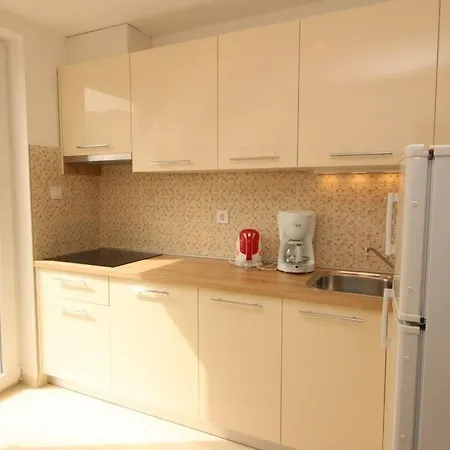 Apartment In Mit Eigener Terrasse *