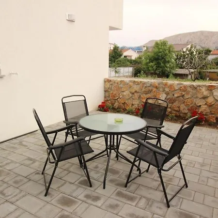 In Mit Eigener Terrasse * Baska (Krk)
