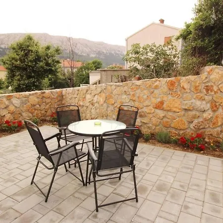 In Mit Eigener Terrasse Apartment Baska (Krk)